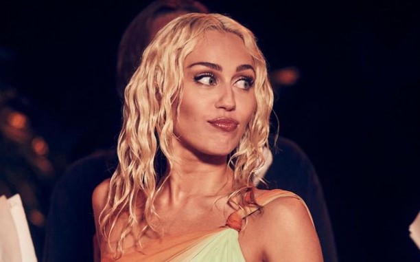 'Flowers' de Miley Cyrus supera a Shakira y Bizarrap; ya es la canción MÁS escuchada del mundo